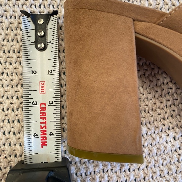 Beautiful tan Clogs 💕 - Picture 5 of 5